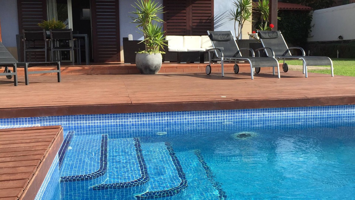 Juan Fernandez Ski Chalet | Wonderful villa with heated pool in first line !