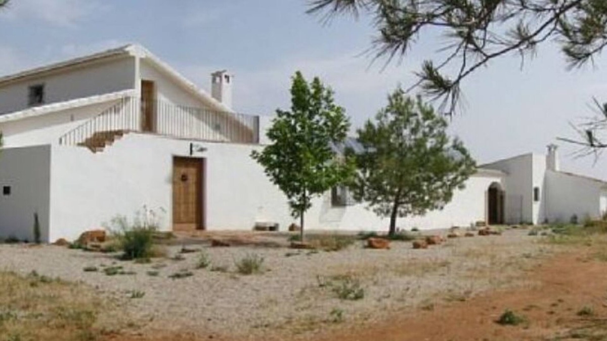 Ruidera Ski Chalet | Rural Cortijo in the Natural Park Lagunas de Ruidera, 2 houses, up to 16 pax.