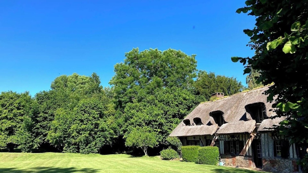Saint-Pierre-de-Cormeilles Cottage | Escape to Enchanting Normandy: A 16th-century Charmer Awaits in the Pays D'auge