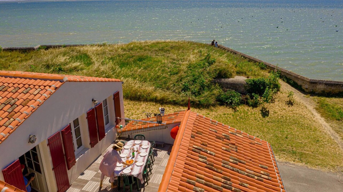 Ile-d'Aix House | ESCALE AIXOISE – Maison de Vacances, Vue Imprenable sur la Mer, 2 à 11 Personnes
