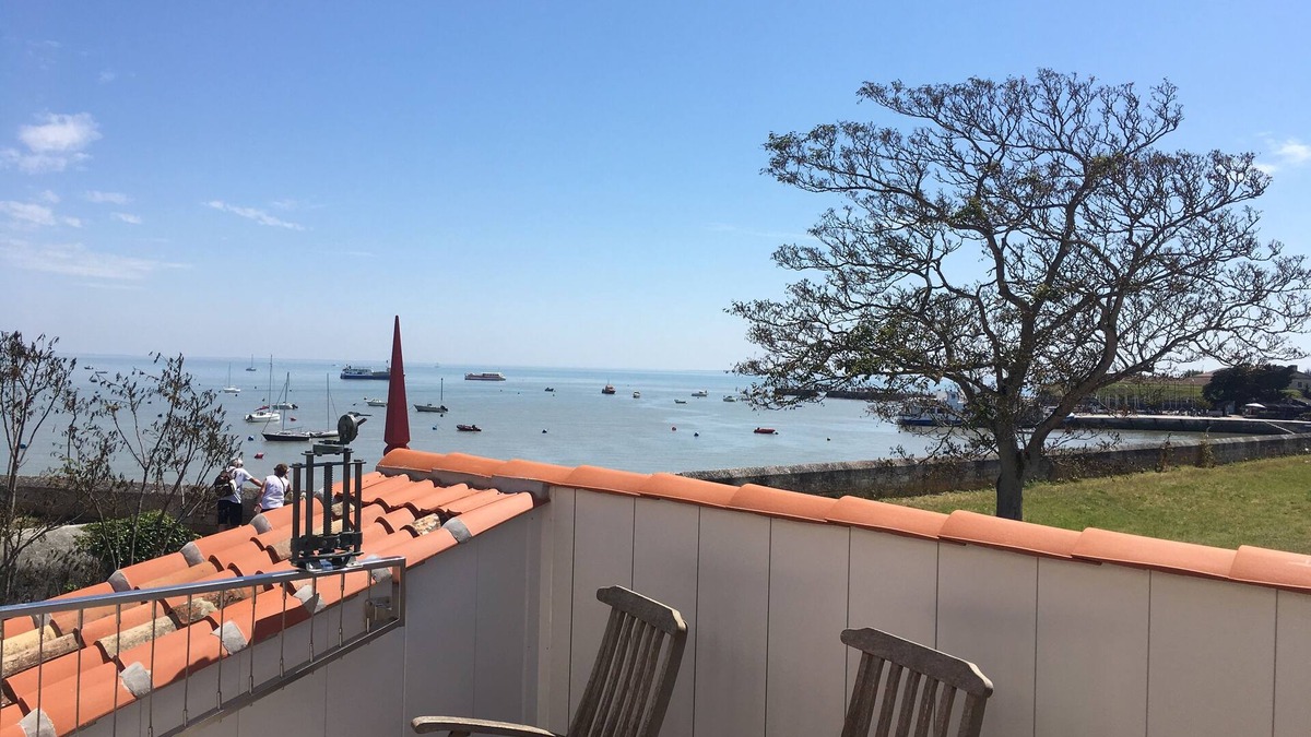 Mauzac House | Escale Aixoise vacation home, sea view, sleeps 5