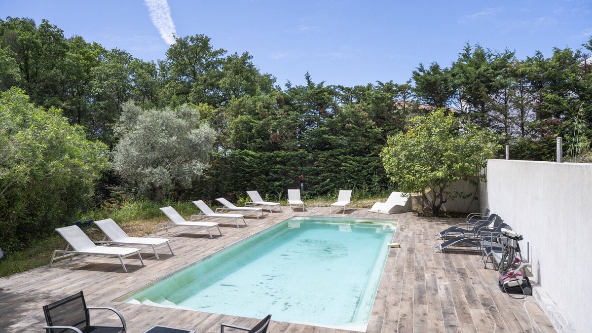 La Valette-du-Var Apartment | Escape and serenity at Studio Le Partegal with shared pool, Wi-Fi and air conditioning