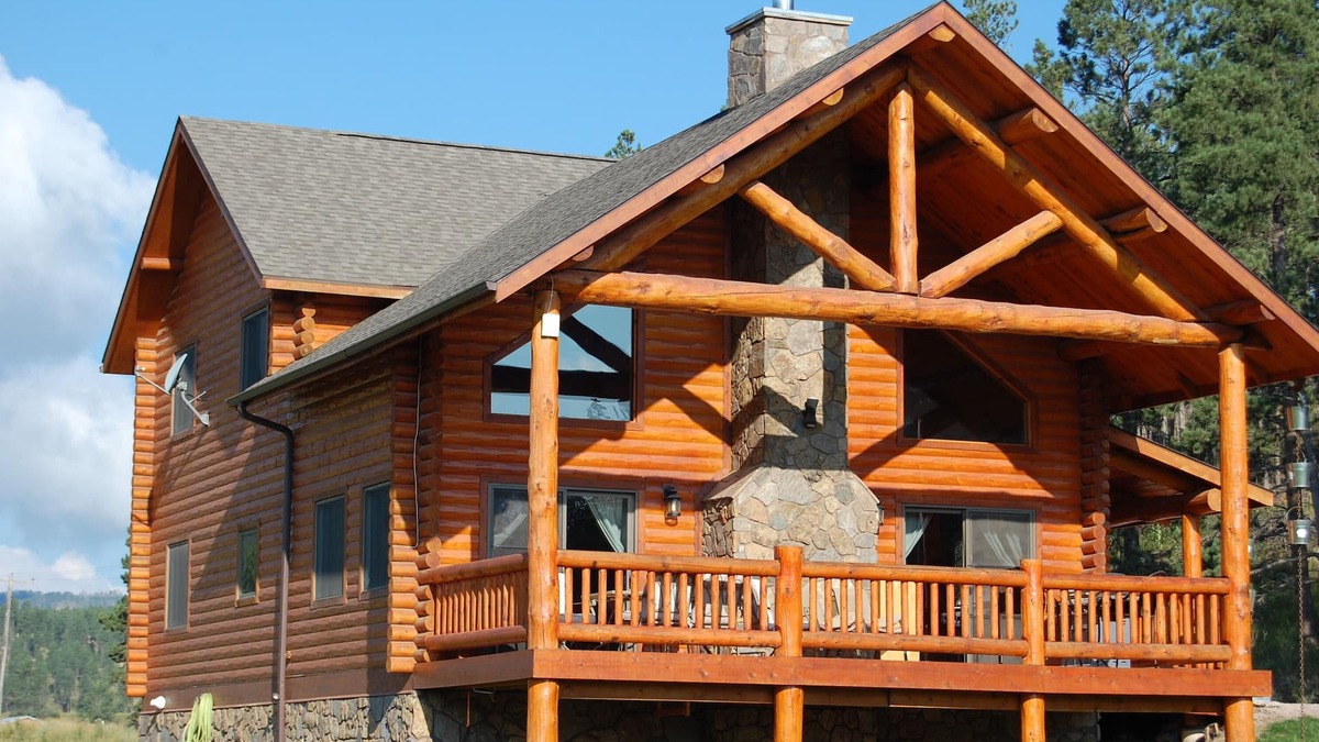 Hill City Cabin | Escape into the countryside. Spacious log home.