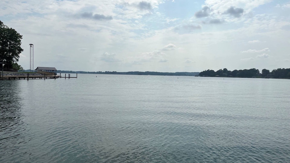 Moneta House | Escape Paradise! Gentle slope to the water, firepit, water skis, paddleboards