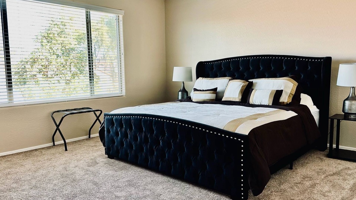 Rogers Ranch House | Escape the everyday routine at this spacious, game house!