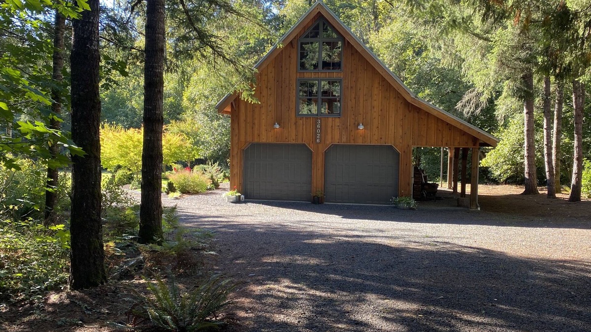 West Stayton Cabin | Escape the hustle and bustle and unwind at RIVERLOFT! Tranquility Awaits!