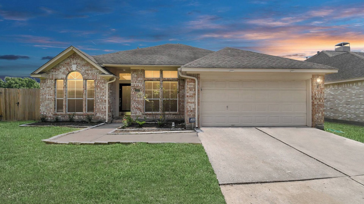 Clear Lake City House | Escape the Ordinary: Discover Your Perfect Home Away From Home!
