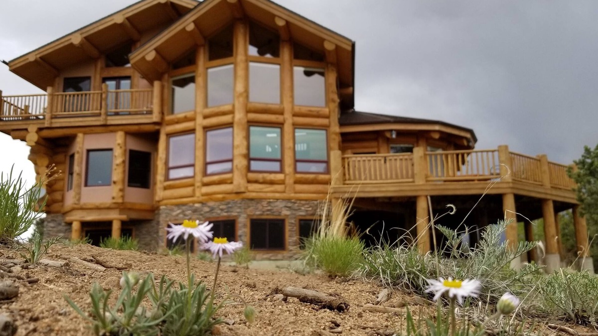 Buena Vista Cabin | Escape to an Extraordinary Log Home, amazing views, hot tub, secluded, tranquil