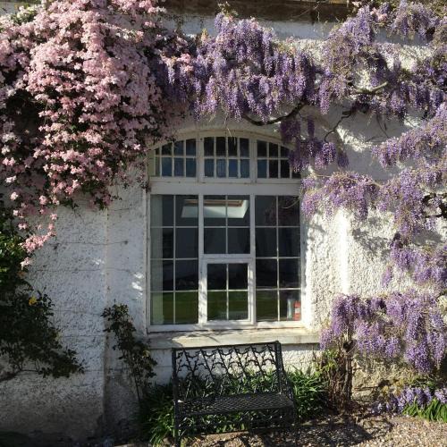 Cappoquin Apartment | Escape to Garden Haybarn Loft in Georgian Estate Stay