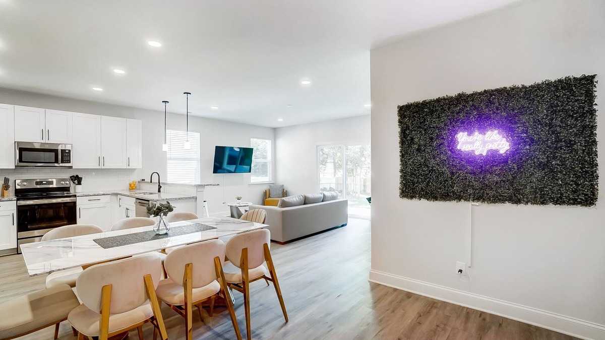 Oakdale House | Escape to Luxury I Charlotte Uptown Stunner