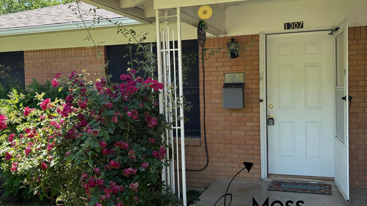 McKinney House | Escape to Moss Meadows: Your Serene Trip Awaits - Pet Friendly -