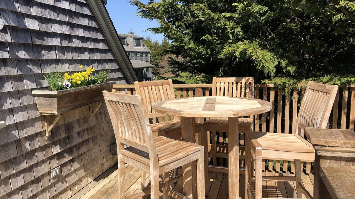 Nantucket Cottage | Escape to Nantucket's charm, just a 6-min drive from Surfside Beach