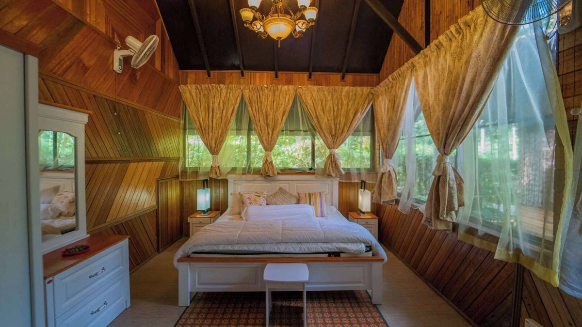 Kampung Ulu Dong Ski Chalet | Escape to Nature Cozy Terrace Room by the River