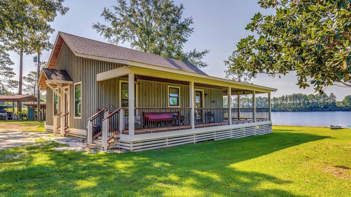 Harold Cottage | Escape to Nature: Lakefront Jay Cottage w/Views!