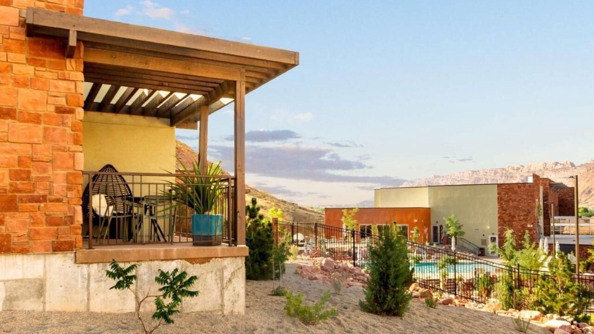 Moab Hotel | Escape to Nature's Bliss! Complimentary Breakfast, Pool, and Hot Tub!