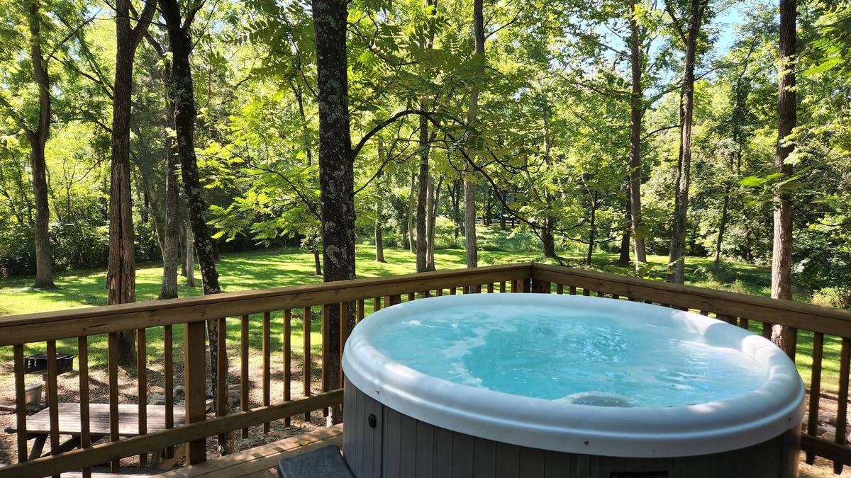 Rileyville Cabin | Escape to our cozy 2-room cabin near Shenandoah River
