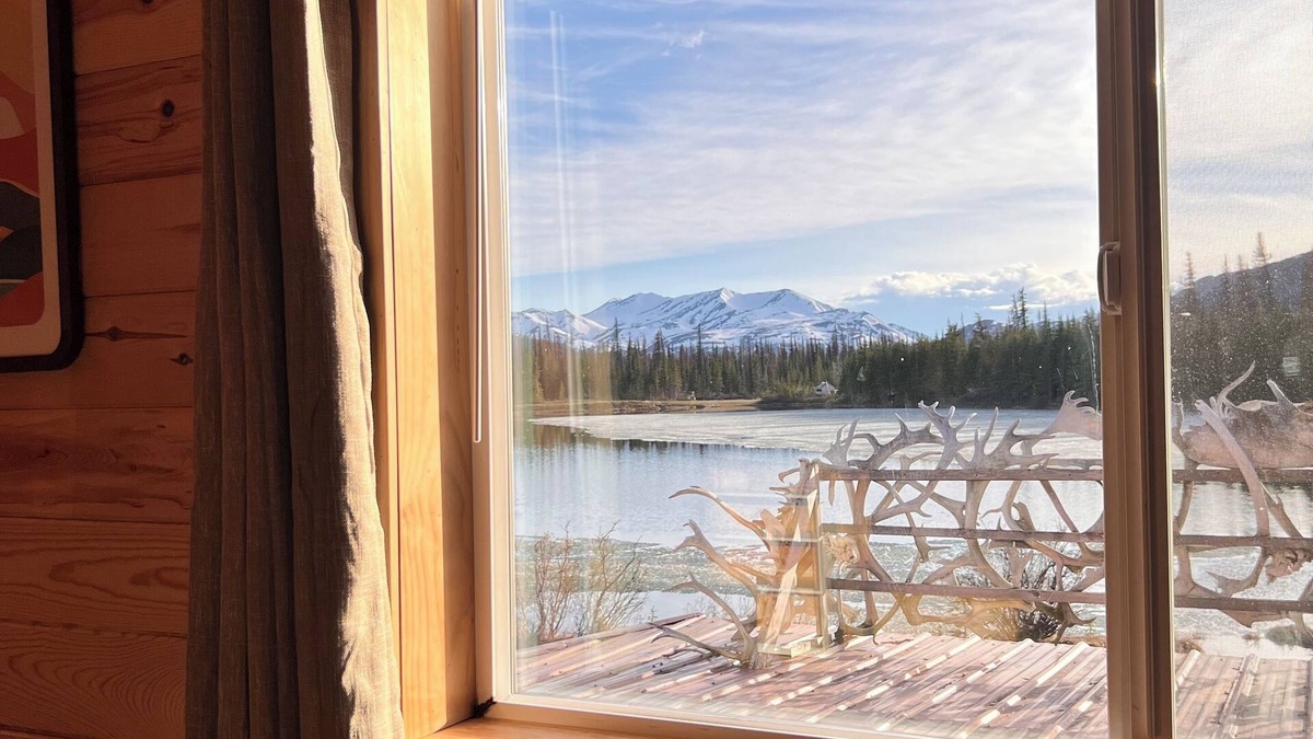 Denali Cabin | Escape to our Cozy Rustic Log Cabin with Lake View