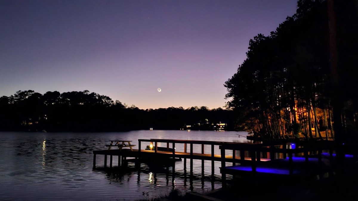 Hillister Cottage | Escape to our serene lakefront cottage & vineyard with stunning views!