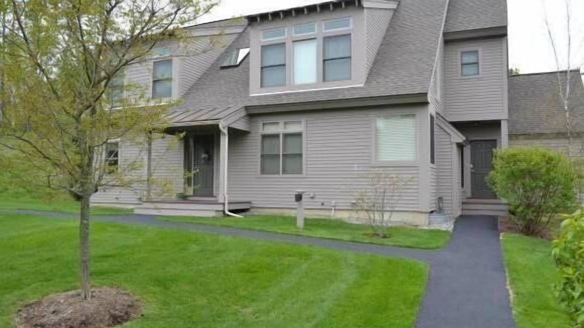 West Hartford Condo | Escape To Quechee For Ski, Golf, Swimming! Family & Pet Friendly!