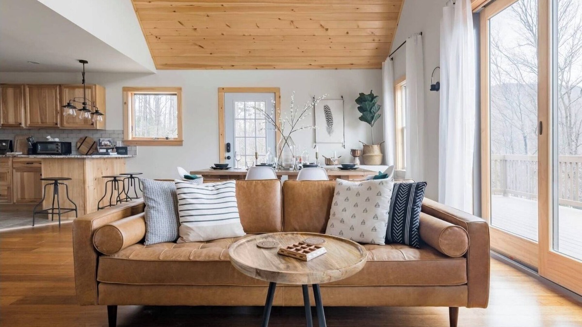 Hobart House | Escape to romantic cabin in the Catskills with breathtaking views.