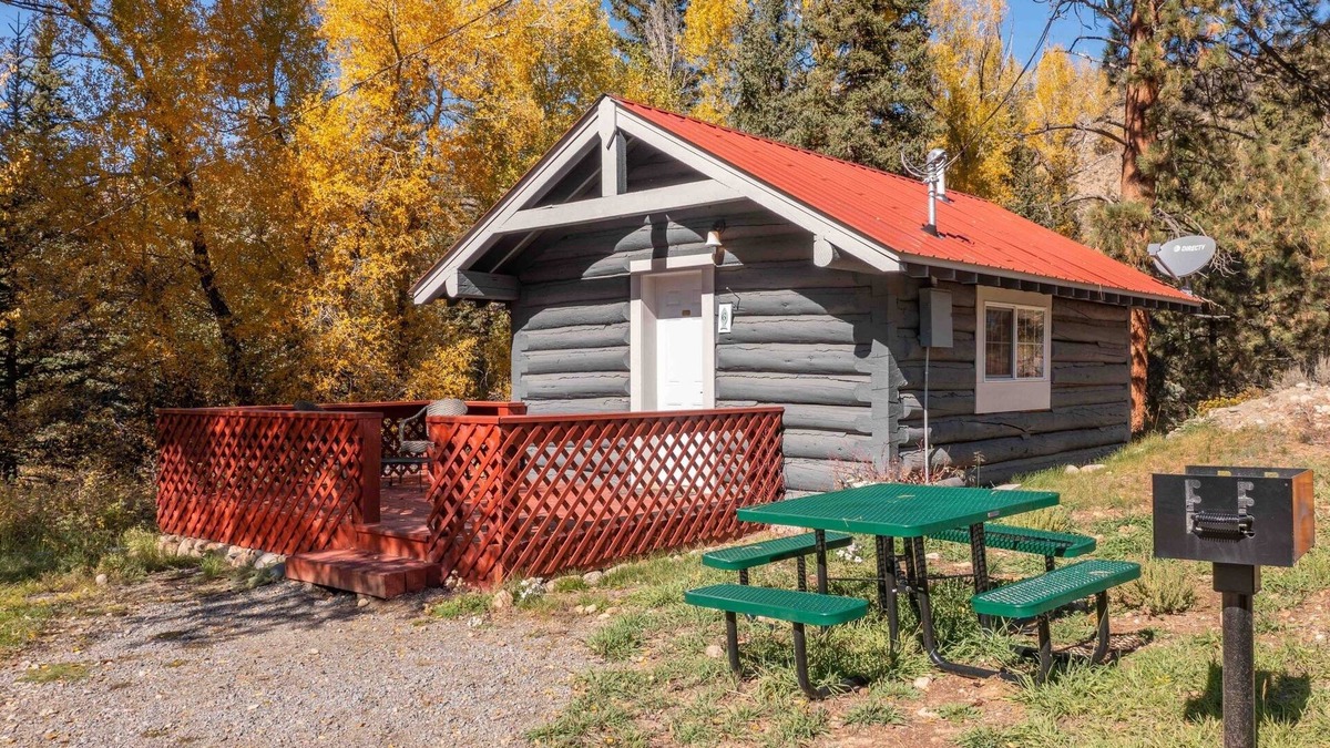 Almont House | Escape to Serenity: Pet-Friendly Mountain Haven by the Taylor River