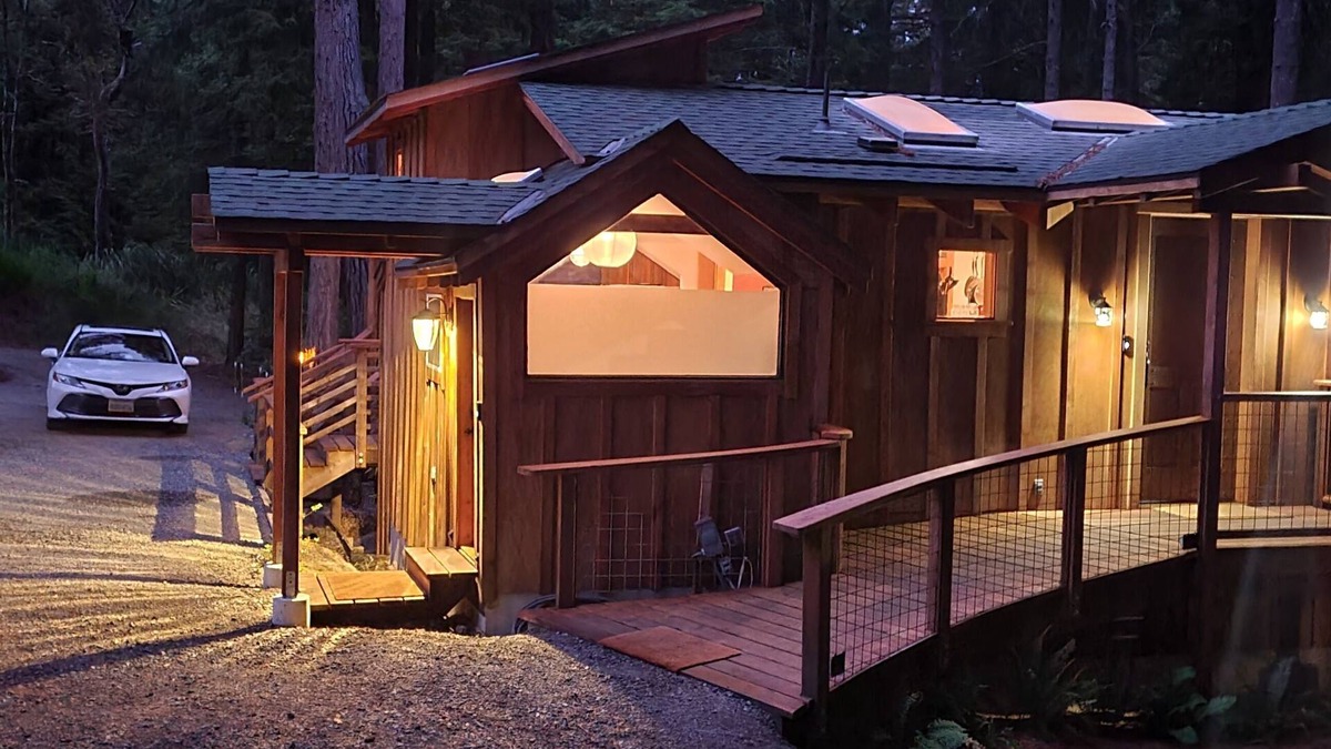 Little River Cabin | Escape to Serenity: Cozy Romantic Cabin Retreat in the Heart of the Redwoods