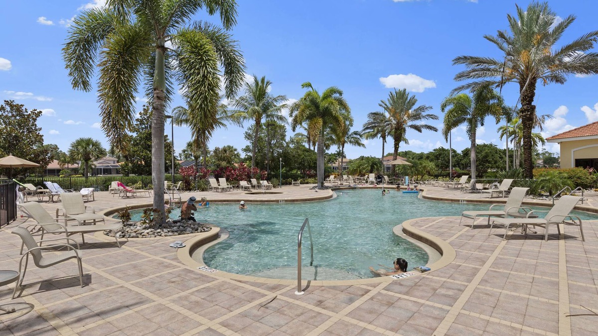 Estero House | ESCAPE TO SUNNY FLORIDA!