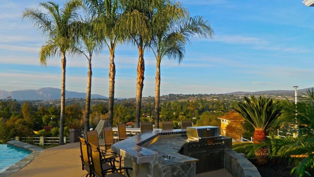 Alpine House | Escape to Tavern Hideout! Your home away from home!