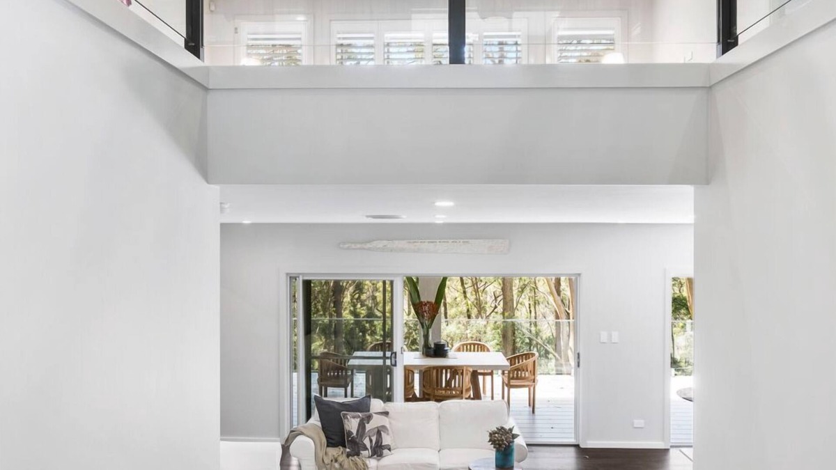 Macmasters Beach House | Escape to the Coast - 2 Weeks of Special Rates! Luxury 4 Bed House at Macs Beach