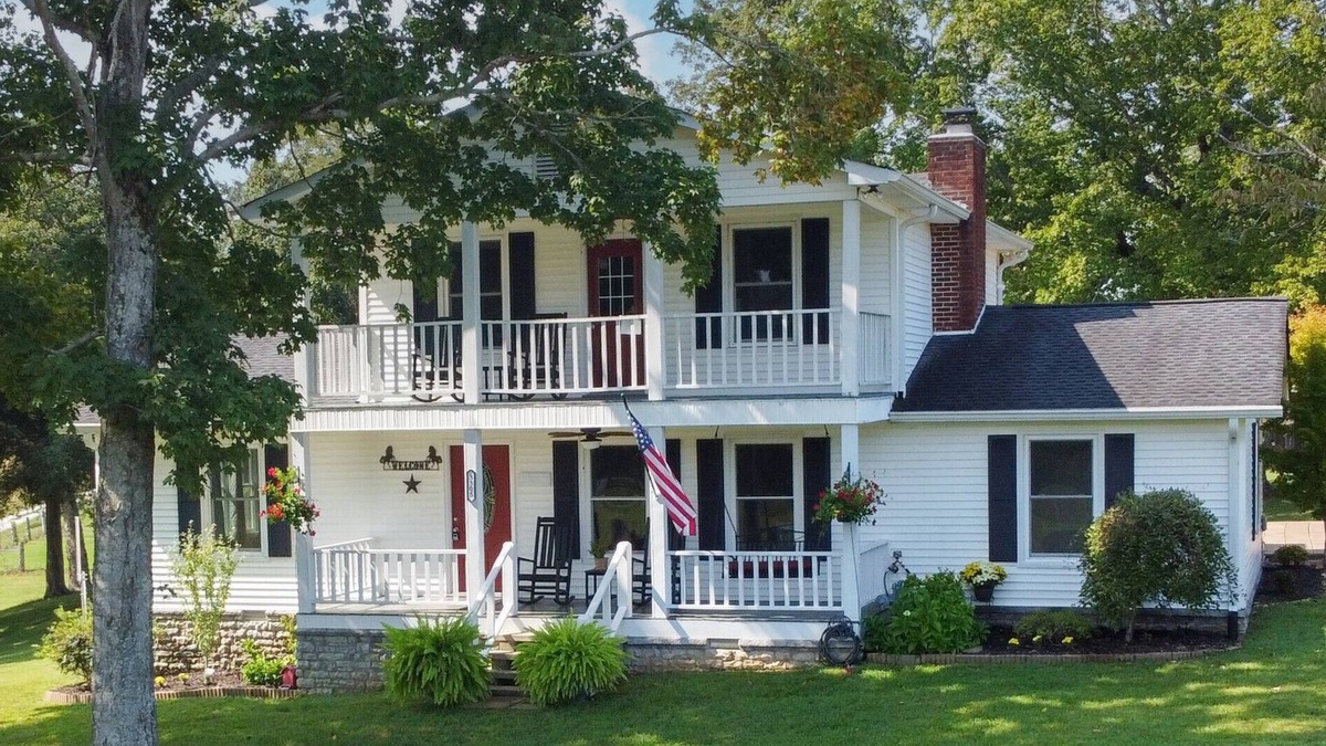 Dickson County Other | Escape to the countryside with the Farmhouse at Carmels Landing!