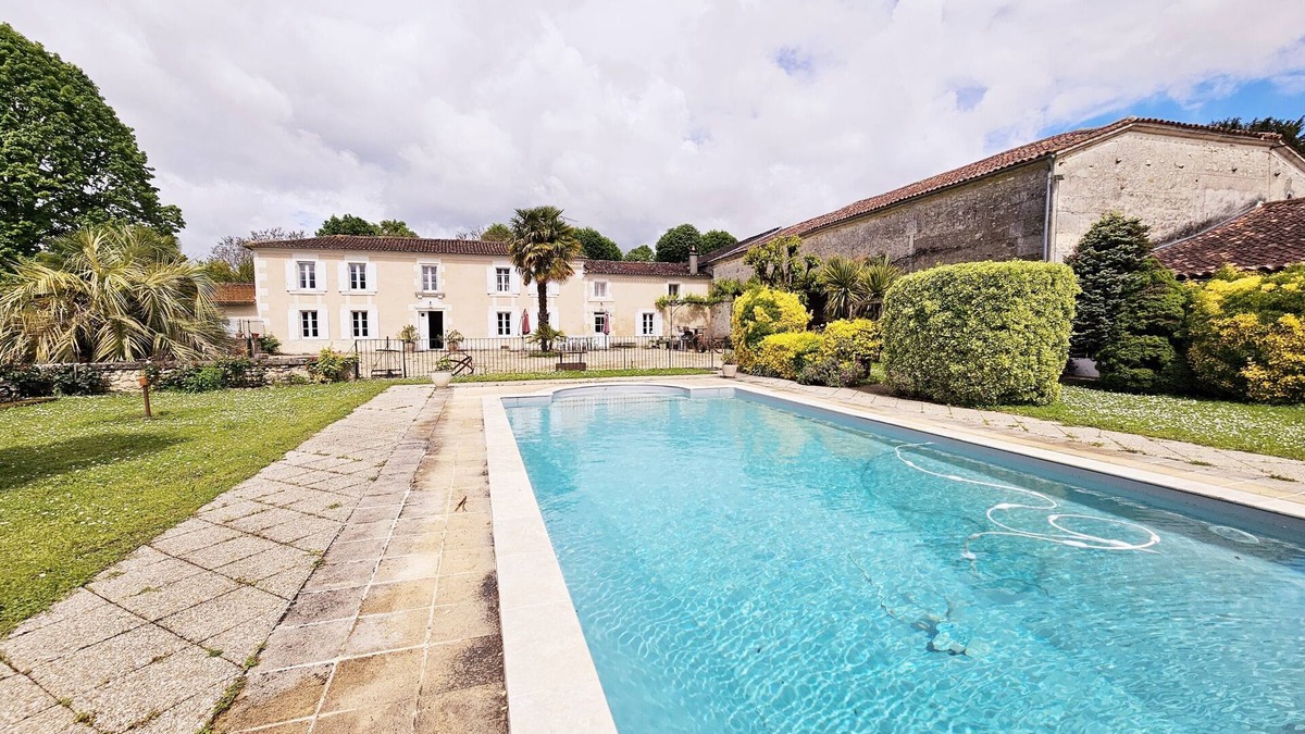 Mainxe Cottage | Escape to the heart of the Charente countryside
