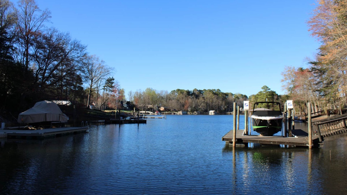 Denver House | ESCAPE TO THE LAKE! ￼QUIET cove, RELAXING pool, with own dock!