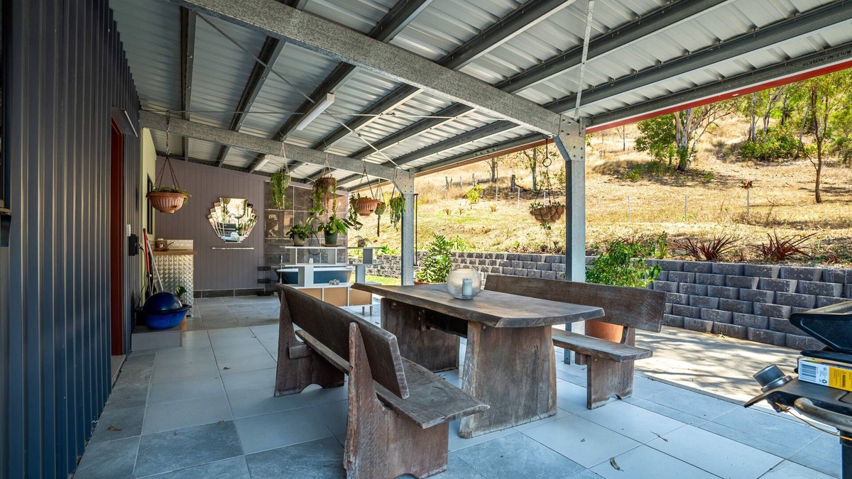 Adelaide Park Cabin | Escape to the serene countryside of Adelaide Park, on this 22-acre farm cottage