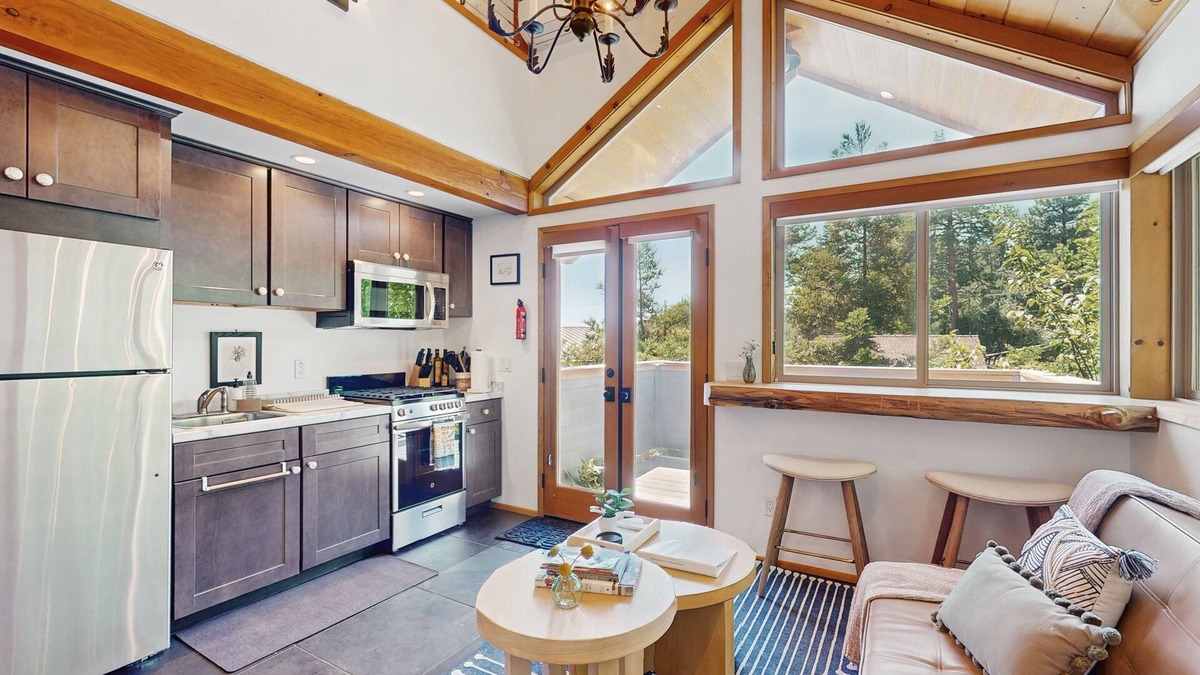 Idyllwild Apartment | Escape to the Ultimate Mountain Retreat in Idyllwild: Stunning Views, Cozy Vibes