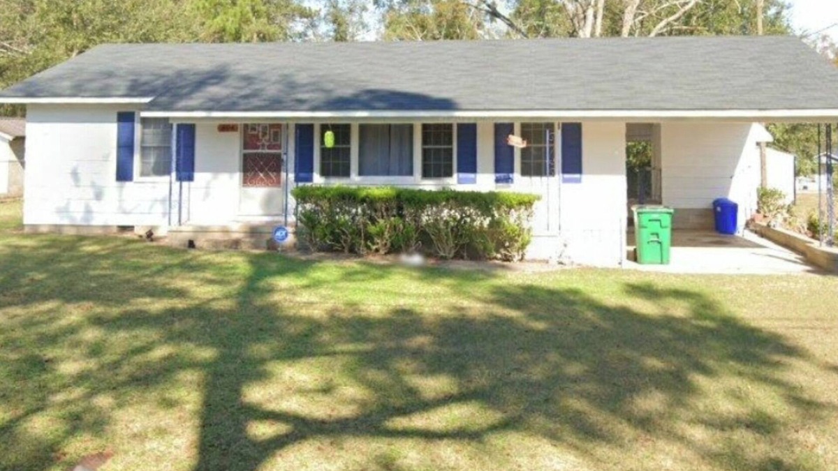 Sylvester Cottage | Escape to this cozy 3-bedroom cottage nestled in the heart of Sylvester.