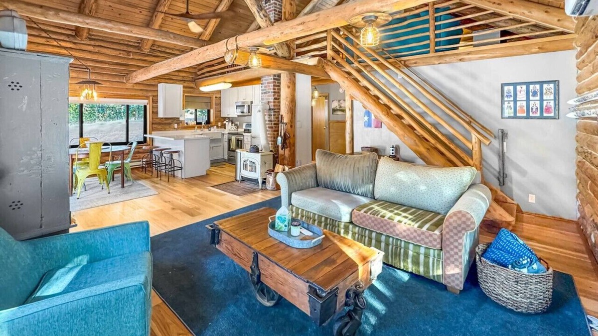 Donnelly Apartment | Escape to this cozy cabin near Cascade Lake!