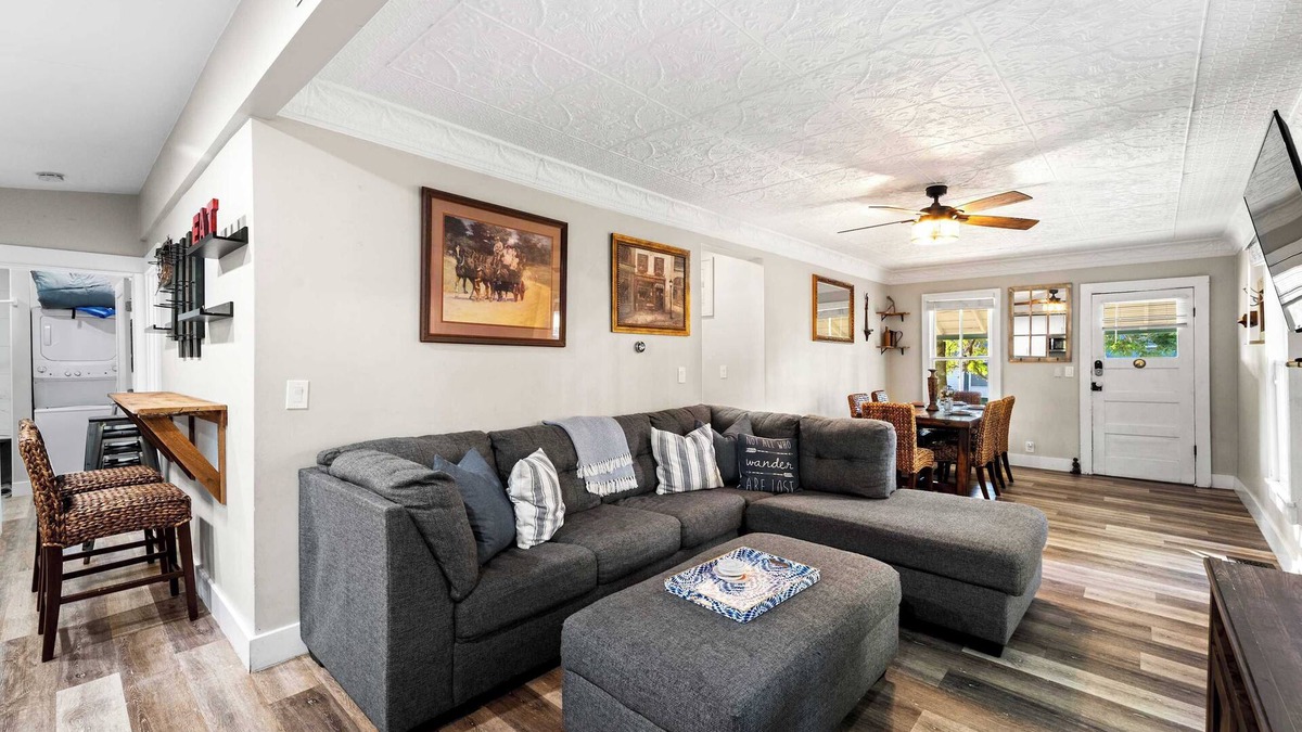Julian House | Escape to this Mini Resort | Sleeps 17 + Hot Tub