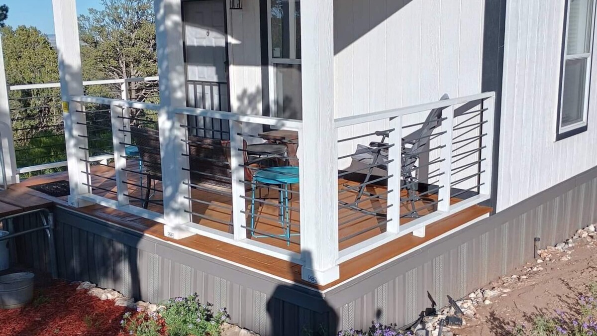 Edgewood House | Escape to this serene mountain getaway – relax in nature’s beauty. Dogs welcome!