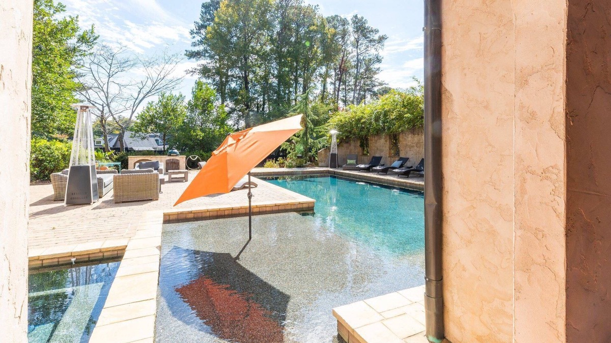 Marietta House | Escape to Villa Flora: 15% Off thru Oct!