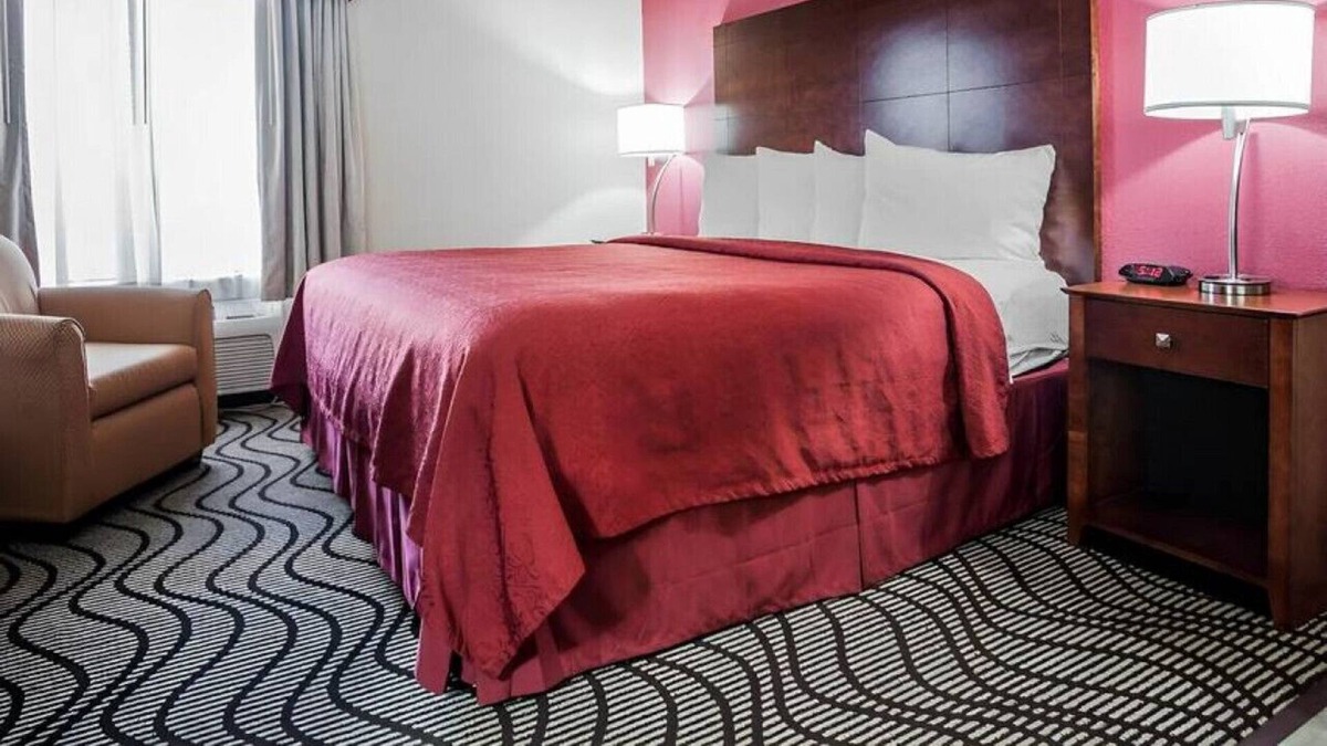 Altoona House | Escape to Your Own Oasis in Our Comfortable Room!