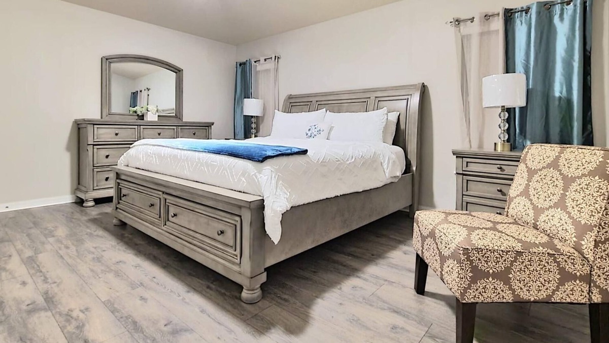 Deltona Lakes House | "Escape to Your Private Oasis: Experience Comfort and Luxury in Our Home"