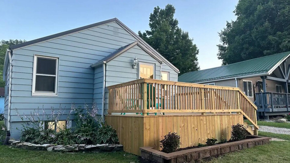 Paw Paw Lake House | Escape to the Lake- Paddle Boards-Lake Access- Close to St. Joseph & South Haven