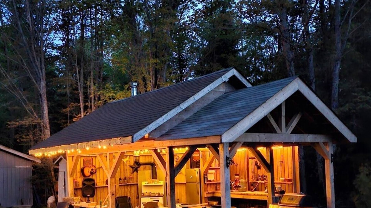 Madawaska Cottage | Escape with 7 seat HotTub and Outdoor Entertainment Sleeps 10nSouth Algonquin