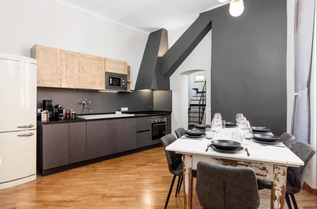 San Vincenzo Apartment | Esclusivo 130 mq + Terrazzo [via San Vincenzo]
