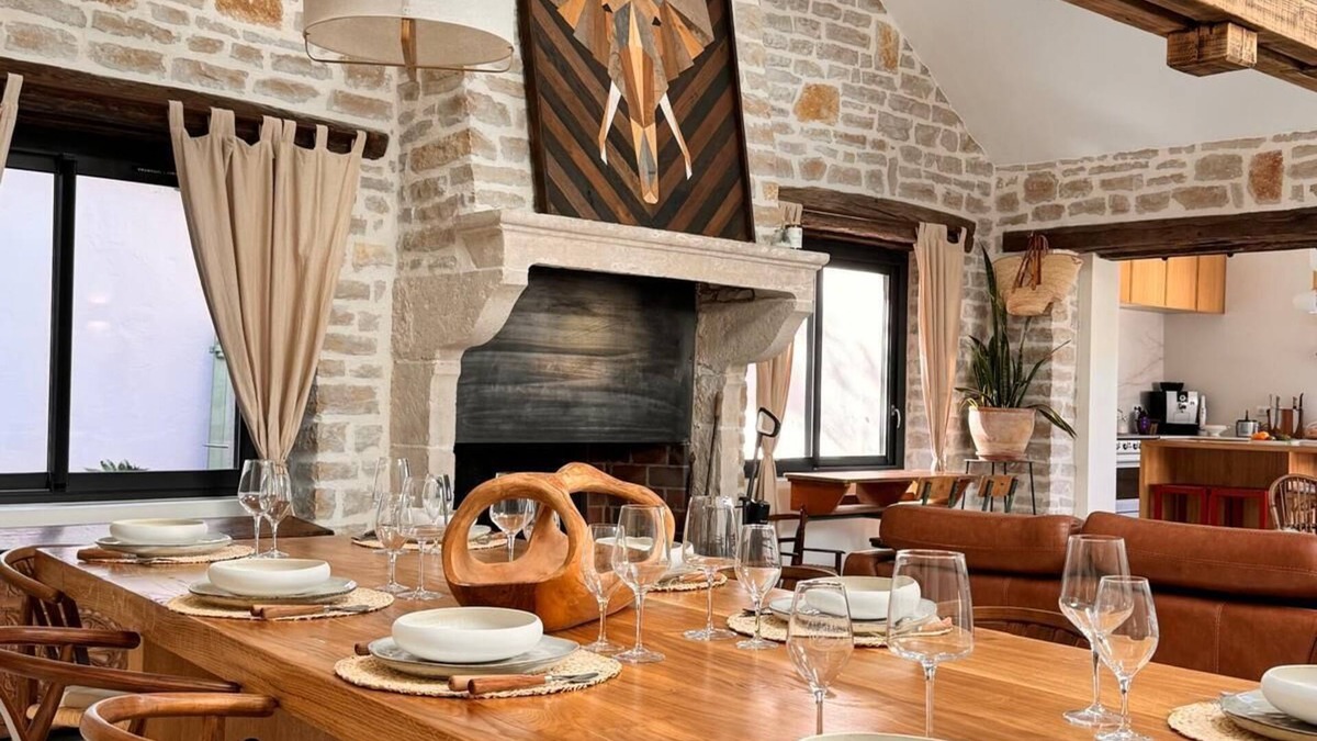 Beaune House | Escoffier Verde - Family haven of peace with swimming pool and nature views in Beaune