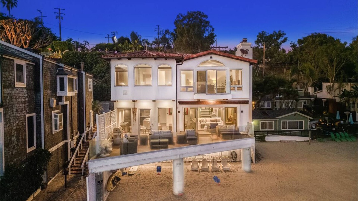 Los Angeles County Villa | Escondido Escape - Modern Tri-level Mediterranean Beachfront Home