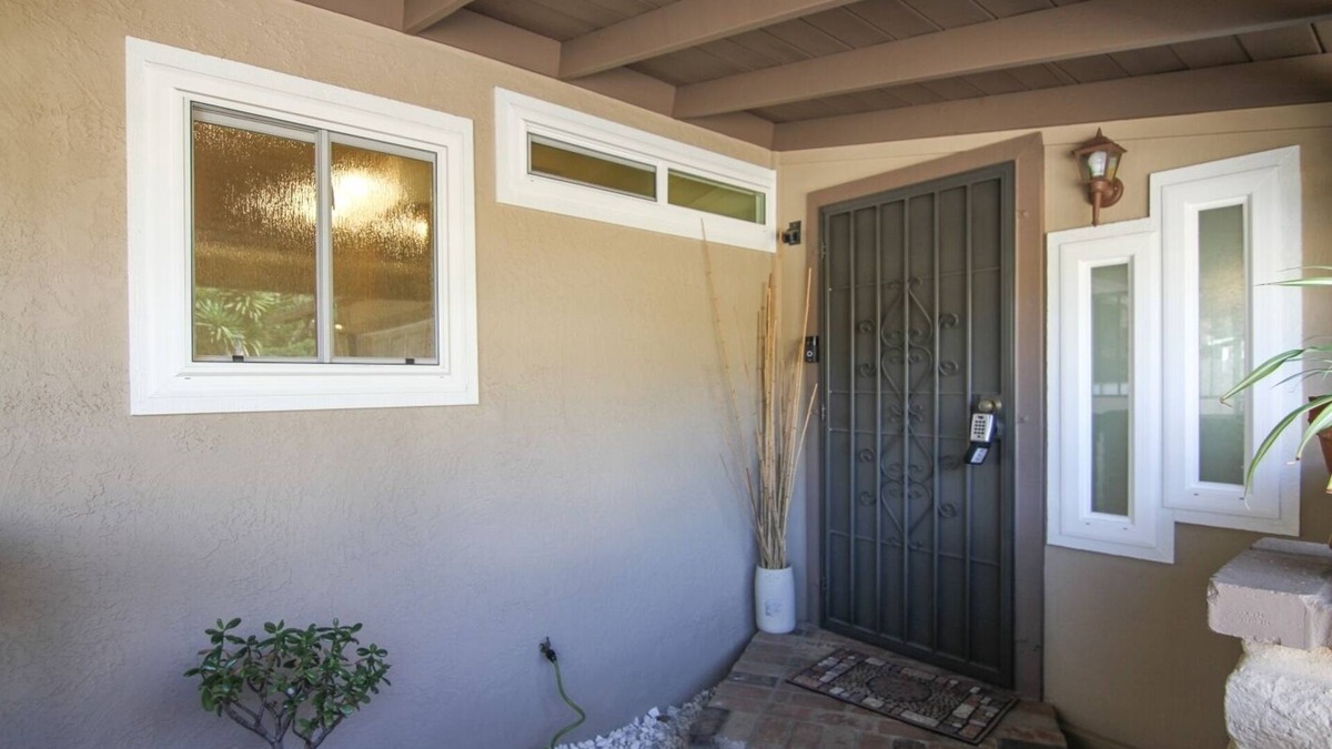 North Broadway House | Escondido's Gem! Sleeps 11! POOL INCLUDED