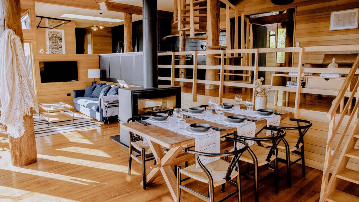 Blackstone Heights House | Esk Treehouse Cabin: Unique Home with River Views