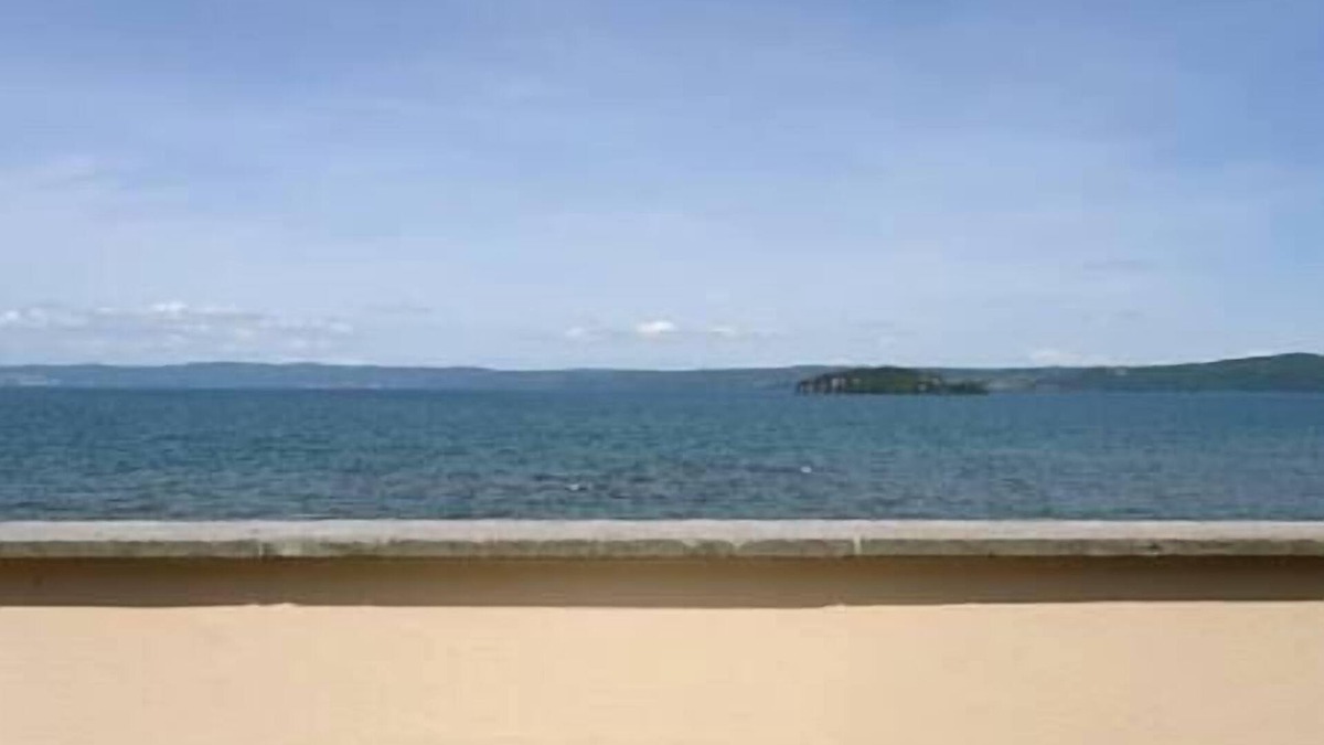 Marta Apartment | Esmeralda - Stunning Lake View Attic with Kitchen and TV