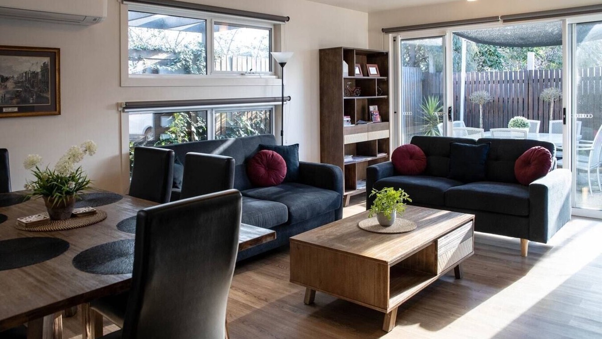 Golden Point House | Esmond Lake Light Filled Home